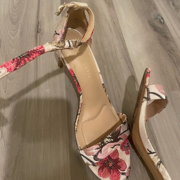 Kelly and Katie Floral Heels Size 7 - Picture 5 of 5